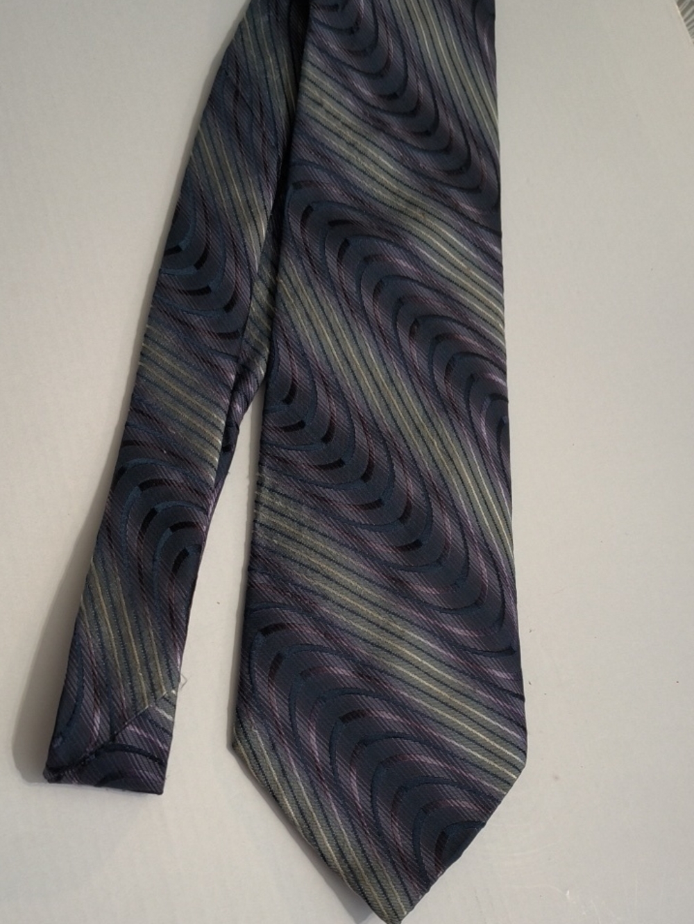 Pierre Cardin Vintage Men's Striped Wave Pattern Tie in Purple and Blue